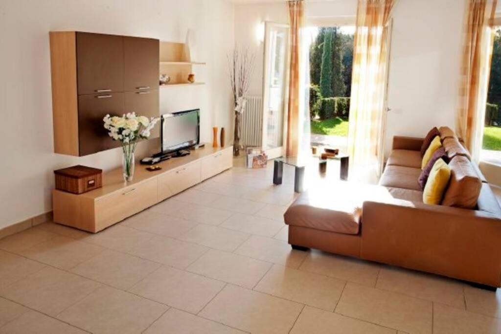 Tremezzo Residence 3-1 Of 11 Apartments In An Exclusive Residence By Italian Apartments Luaran gambar